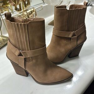 Brand New Norndstrom DV Boot Size 9M